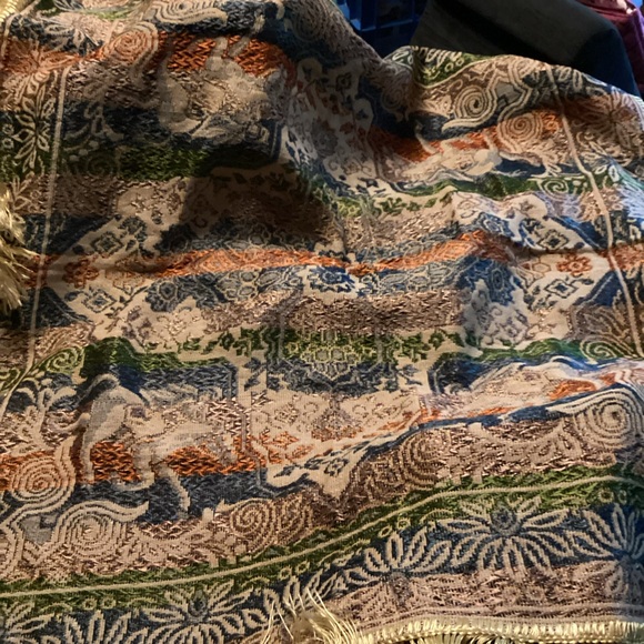 Beautiful tapestry like art - Picture 2 of 5